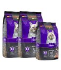 zwei große lila Futtersäcke nebeneinander aufgestellt mit einem kleinen Futtersack davor, auf der Verpackung stehen die Produktinformationen